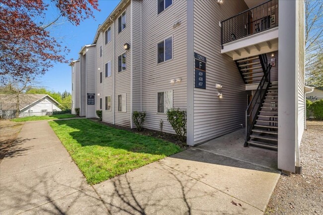 Photo - Foster Plaza Apartments