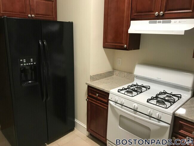 Building Photo - 163 Summer St Rental