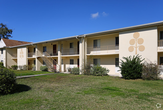 Building Photo - The Studebaker Apartments