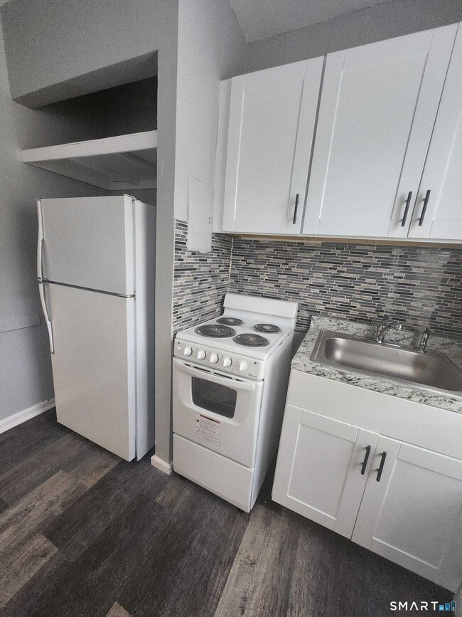 Building Photo - 22-24-24 Brown St