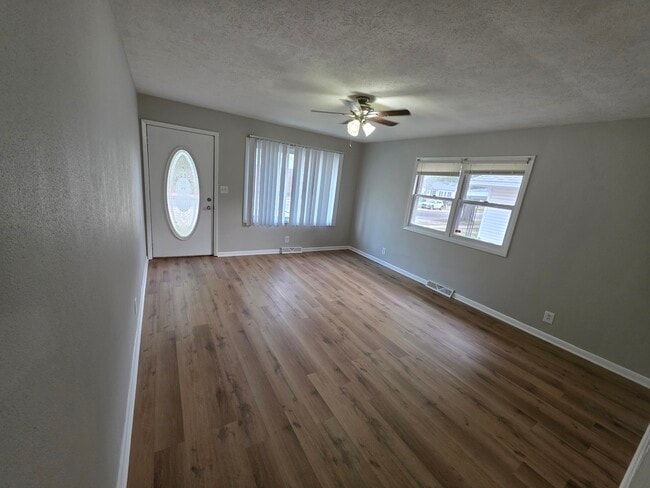 Photo - 4 bedroom HOUSE For RENT