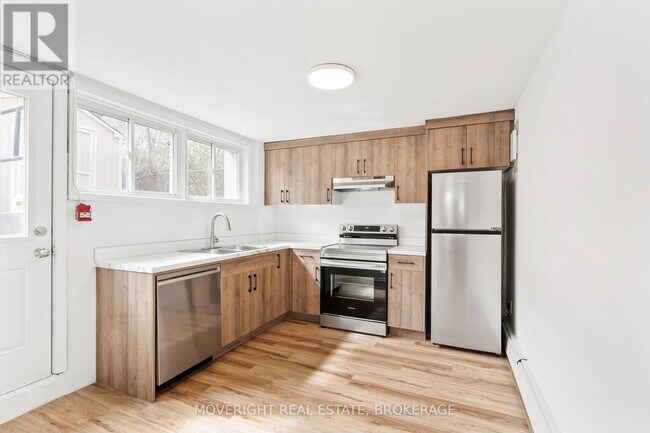 Photo - 24 Ottawa St