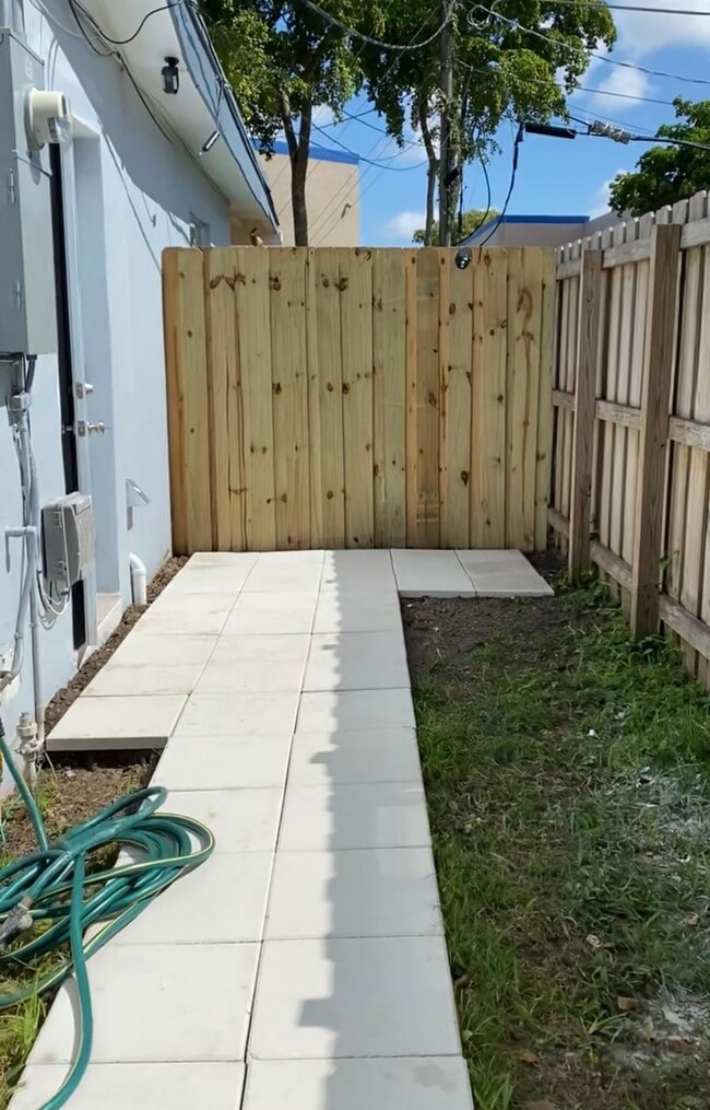 Building Photo - 1200 NE 196th St Unit 1200