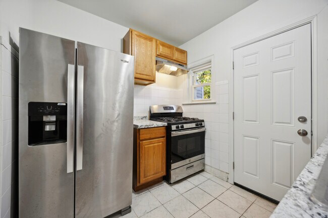 Photo - 2039 Aikens St