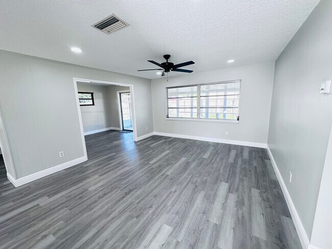 Photo - 1076 Hermosa Dr