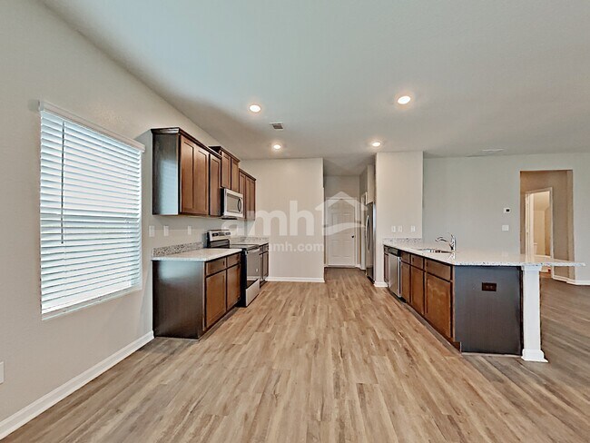 Photo - 4905 Bridle Path