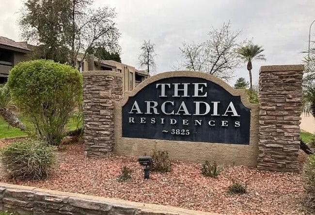 Building Photo - 3825 E Camelback Rd Unit 223