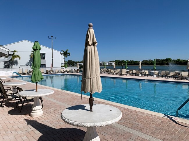 East Fort Myers - 9570 Green Cypress Ln Unit #6