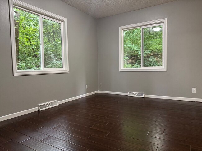 Photo - Stunning 3 Bedroom 2 Bathroom Home in Burn...