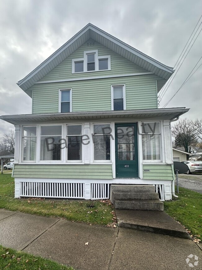 Building Photo - Immaculate Three Bedroom Home