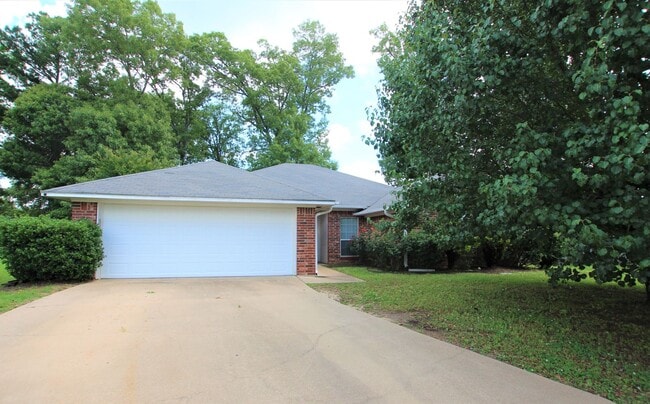 Stunning 4 Bedroom in Tyler! Available in ... - Stunning 4 Bedroom in Tyler! Available in ...