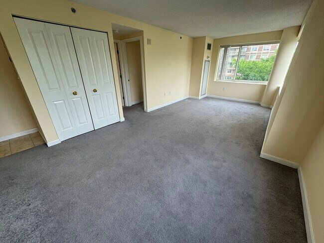 Photo - 8 Museum Way Unidad 416