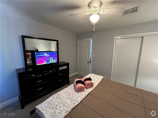 Building Photo - 2020 Santa Paula Dr Rental