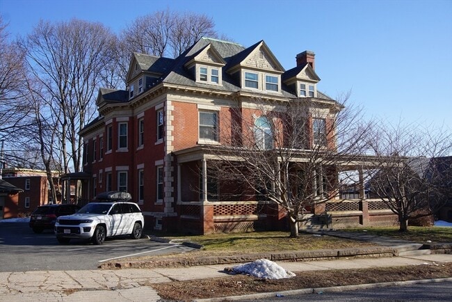 Building Photo - 495 Appleton St Unit 2R