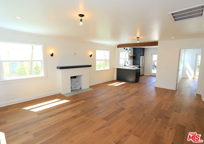 Photo - 3835 Hollypark Pl