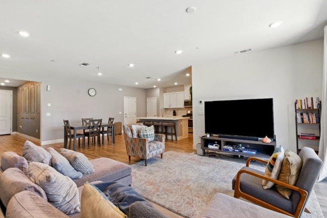 Photo - 5758 Tournament Ct