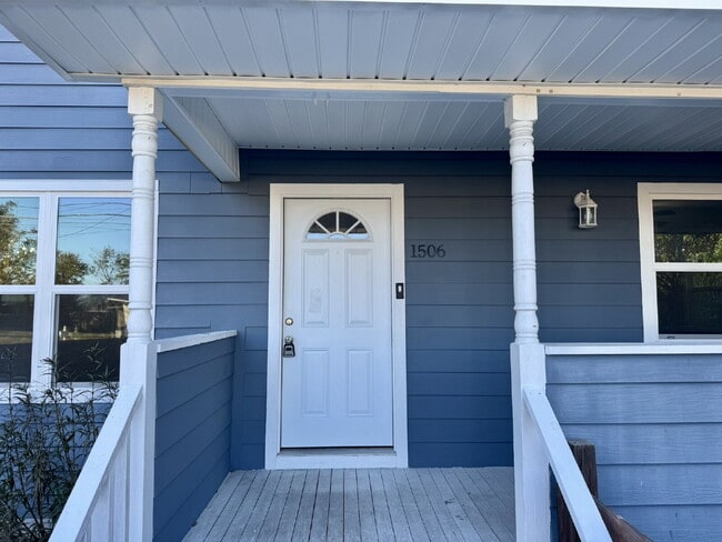 Photo - FRESHLY PAINTED 4 bedroom home in Lynn Haven!