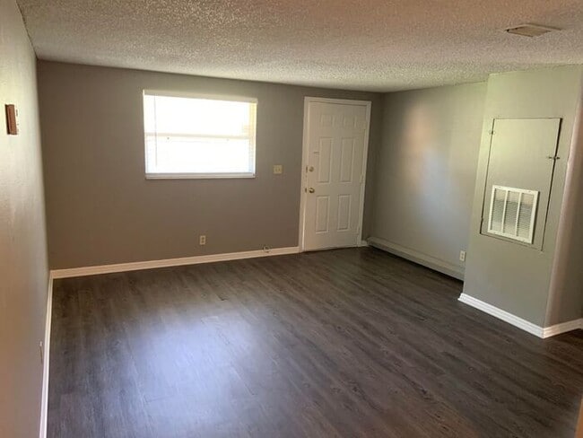 Photo - Affordable 2/1 Duplex Available Immediately!! Near I-4!