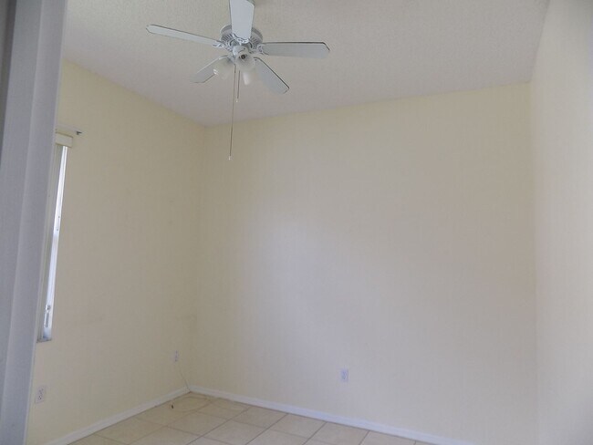 102 Carnival Dr