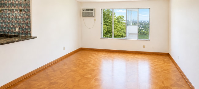 Photo - 1344 N Martel Ave Unidad 306