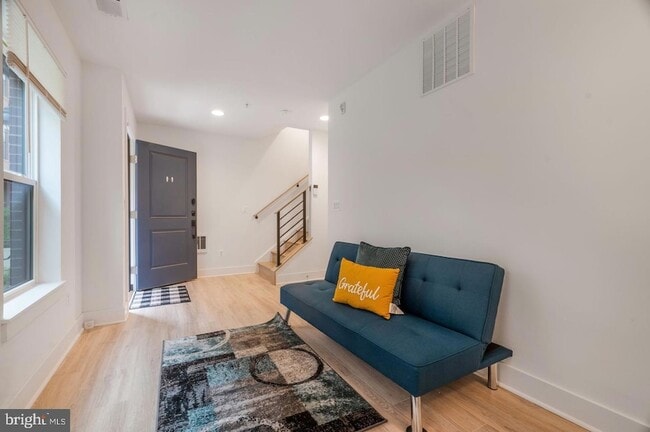 Photo - 317 Riggs Pk Pl NE