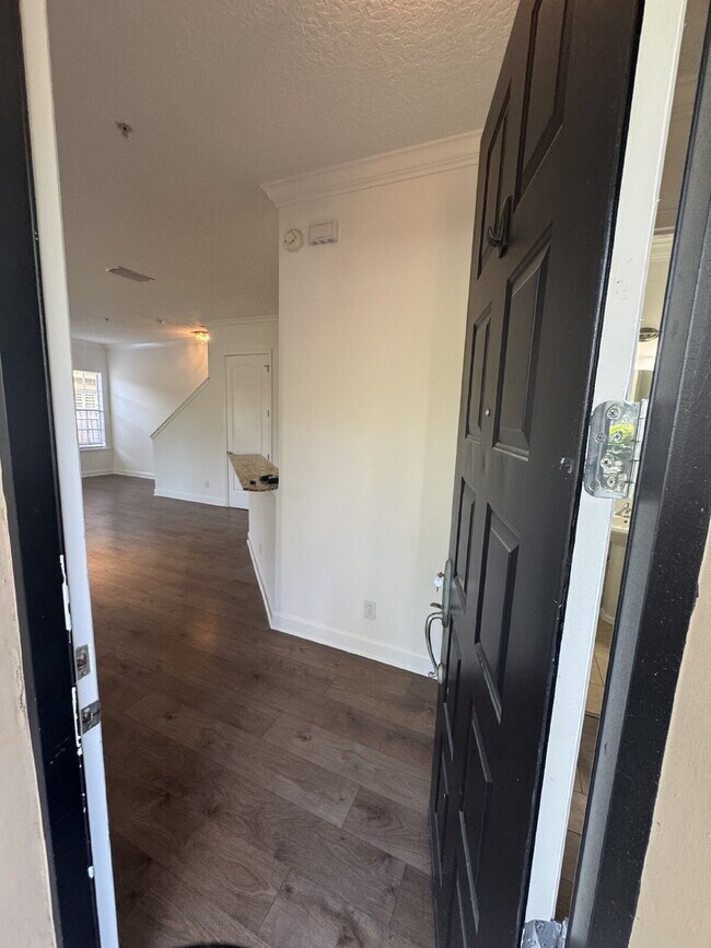 Photo - "Spacious 3-Bed Townhouse Retreat in Tampa's Heart - Modern Comforts Await!" Unit 1