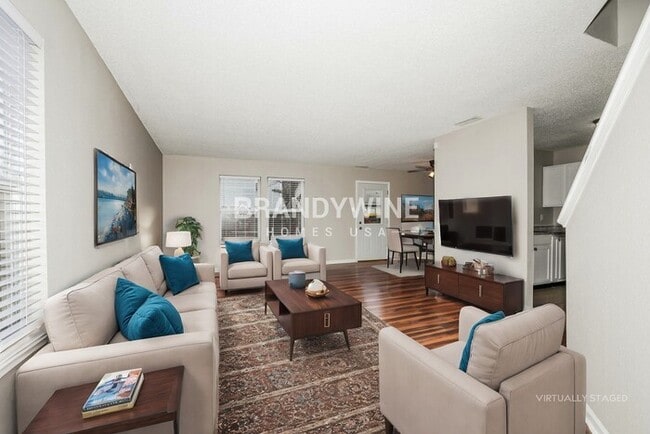 Photo - 4528 Connaught Dr E