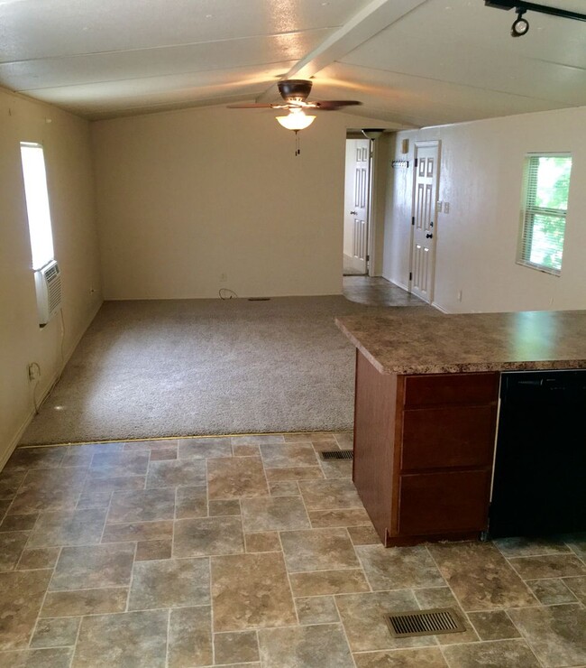 2918 SW J Ave Mobile Home - 2918 SW J Ave Mobile Home