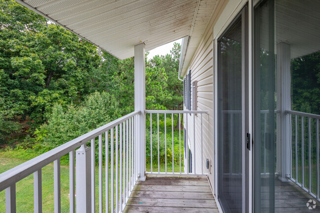 2BR, 1BA - 960SF - Balcony
