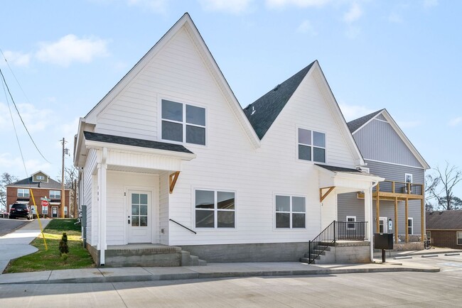 Photo - 2 Bedroom Townhome For Rent in Historic Downtown Clarksville!