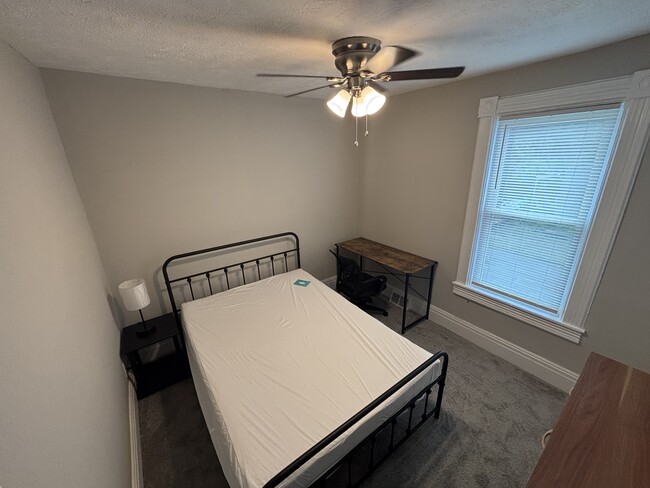 Photo - 1445 E 112th St