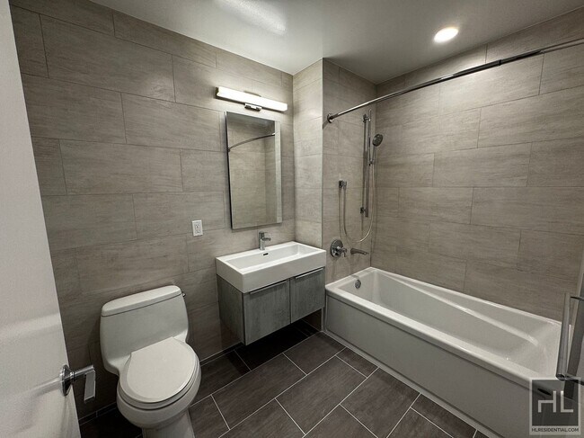 Northern Blvd | Flushing | 1 BR 1 BA, W/D & NO BROKER'S FEES