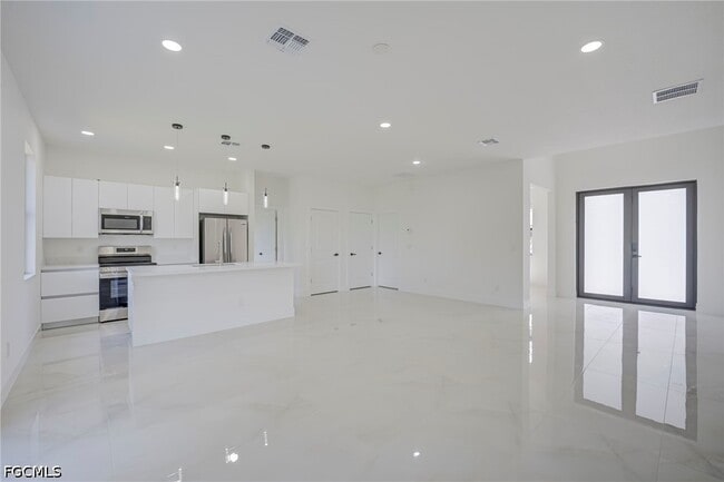 Photo - 5905 Sunshine Blvd N