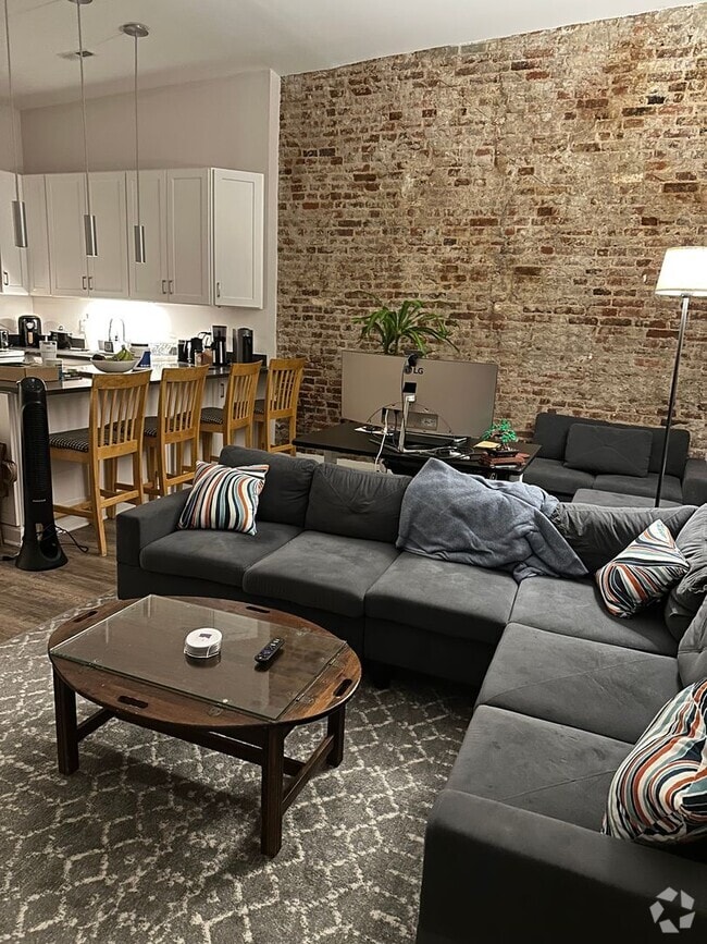 Building Photo - Welcome to Urban Elegance in the Heart of ... Unit 517 Rental