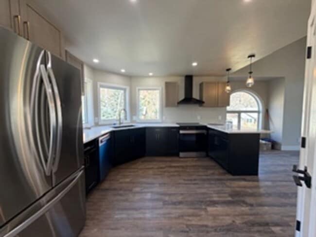 Photo - Spacious 4-Bed + Loft, 2.5-Bath Home with Stunning Mountain Views