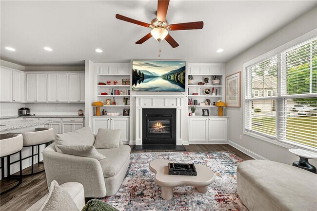 Photo - 791 Belrose Dr SE