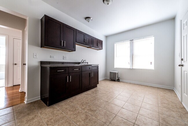 1516 W 78th