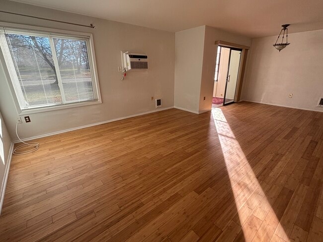 Building Photo - 179 Amberly Dr Unit D