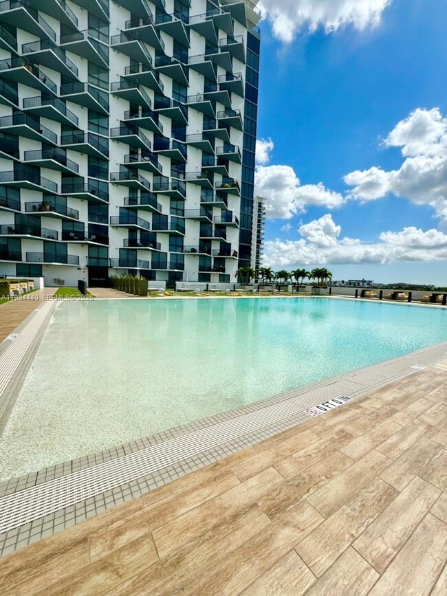 Building Photo - 5252 NW 85th Ave Unit 1407