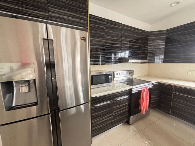 Photo - 1654B Olona Ln Unit Main House