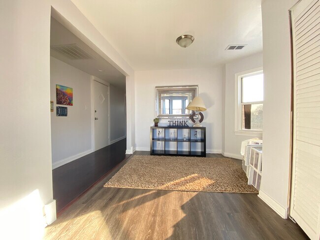 Photo - 1437 W Taylor St Unit 3