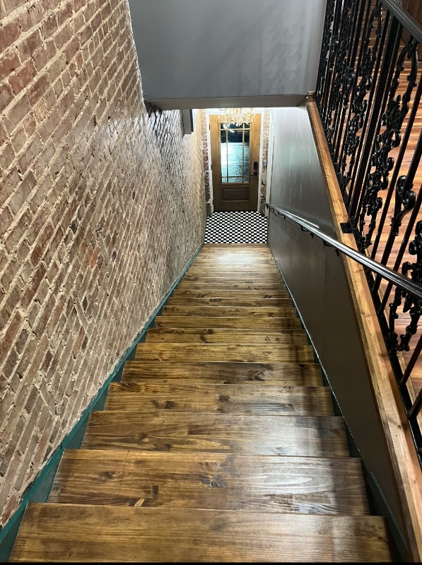 106 3rd Ave W