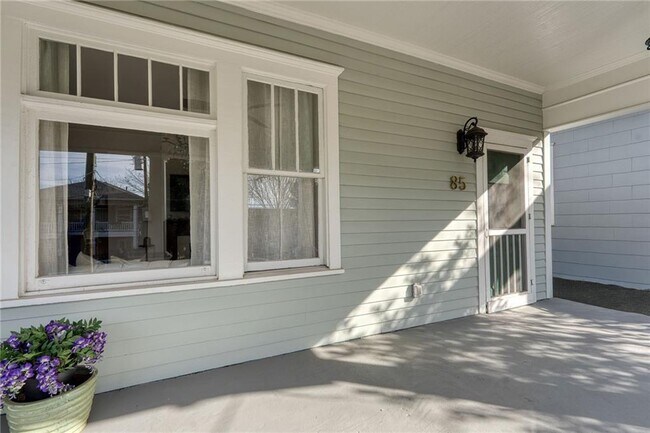 Photo - 85 Waddell St NE