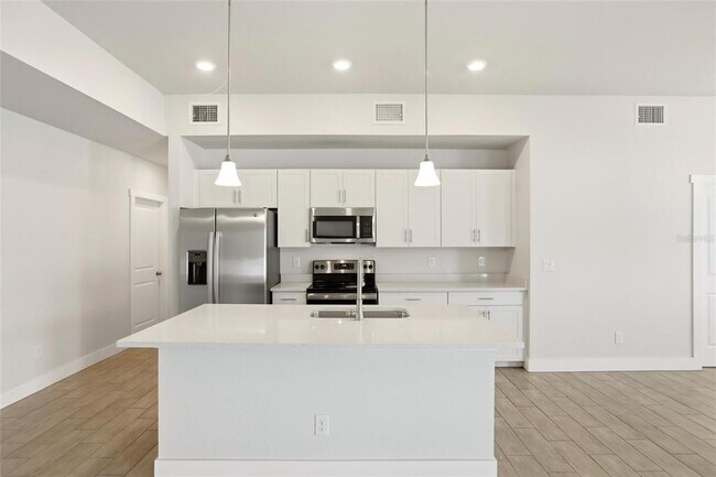 Photo - 870 Columbia St