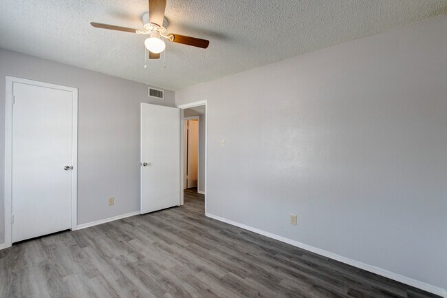 Photo - Willow Park Apartments