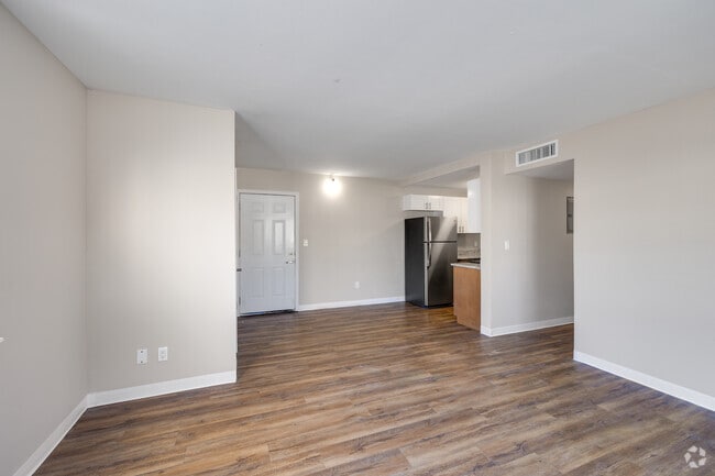3BR, 1BA - 792SF - Living Room / Dining Room
