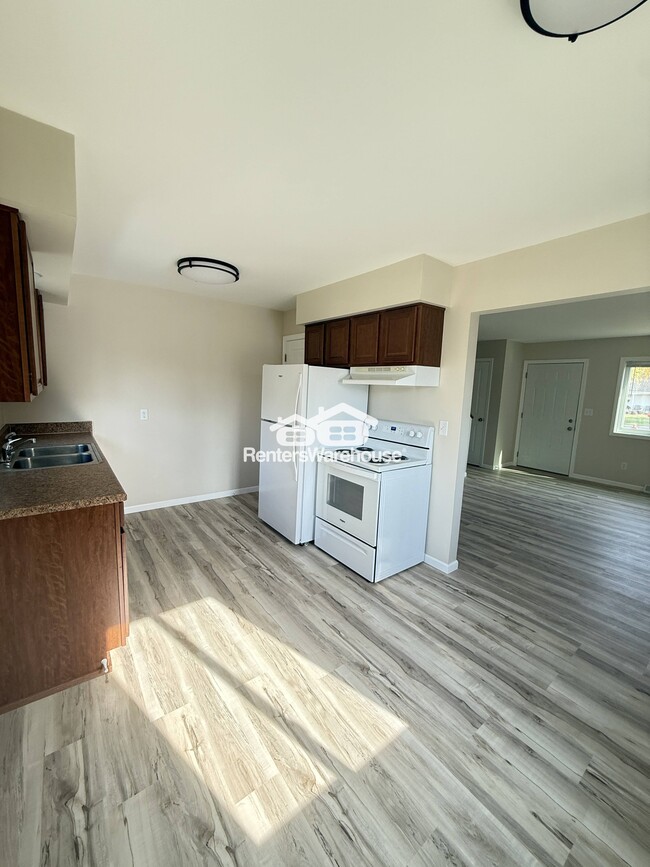 Photo - 730 Pierce St S