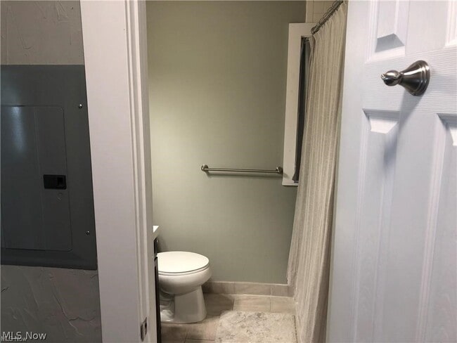 Photo - 1387 W 69th St Unit 3