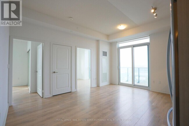 Photo - 8 Nahani Way Unit LPH6