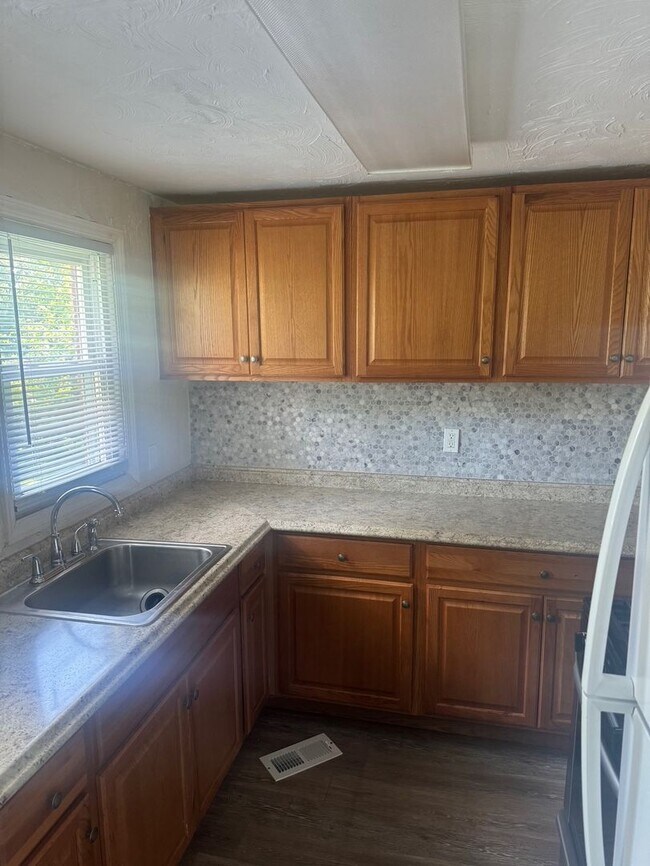Photo - 237 Collins Dr